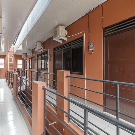 Reddoorz Syariah Near Siloam Hospitals Bulak Kapal Hotel Bekasi Kültér fotó