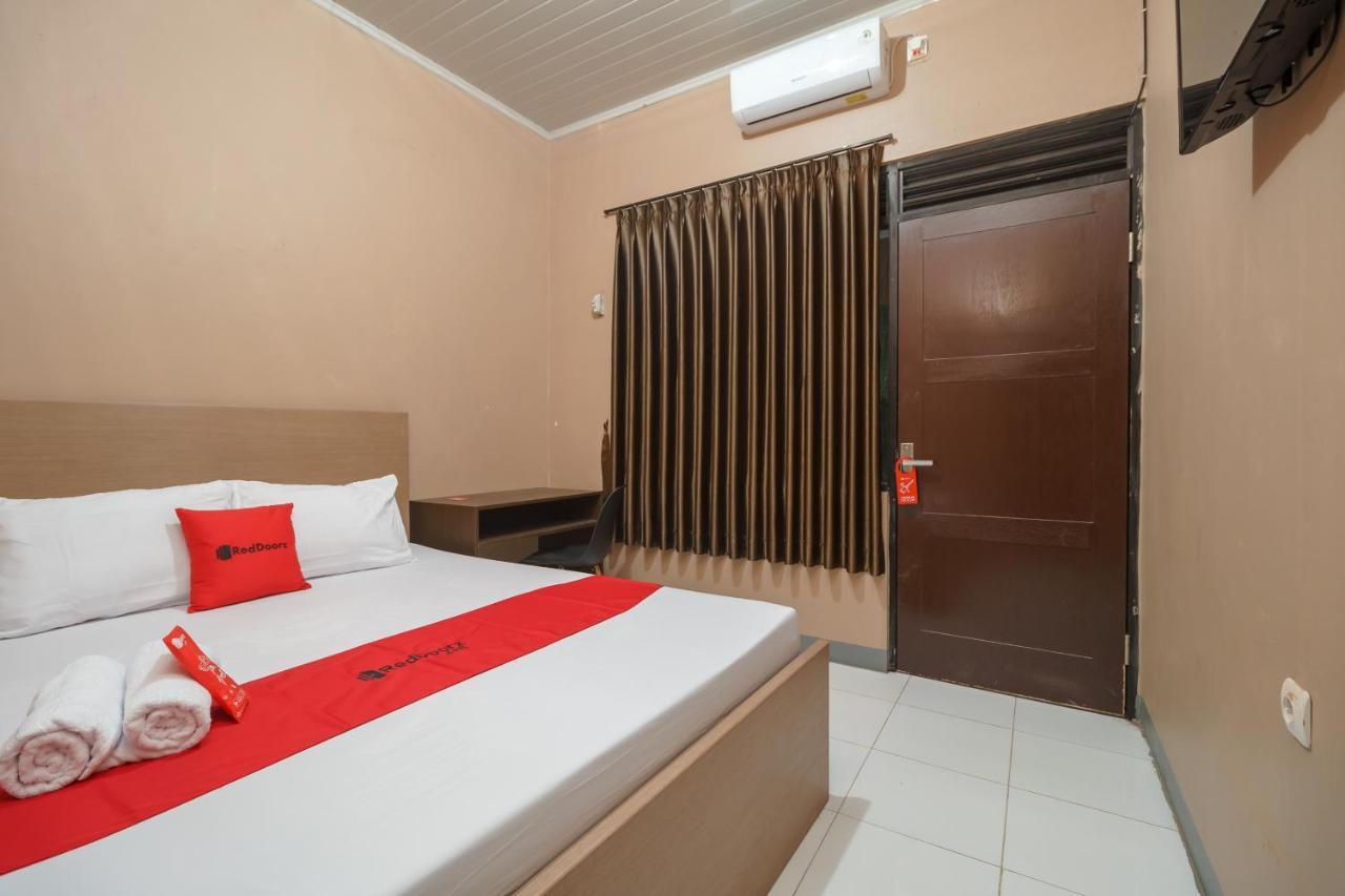 Reddoorz Syariah Near Siloam Hospitals Bulak Kapal Hotel Bekasi Kültér fotó