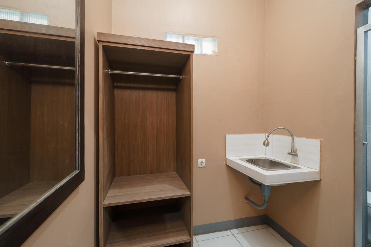 Reddoorz Syariah Near Siloam Hospitals Bulak Kapal Hotel Bekasi Kültér fotó