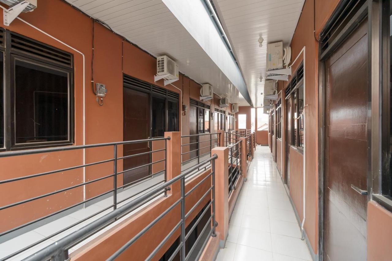 Reddoorz Syariah Near Siloam Hospitals Bulak Kapal Hotel Bekasi Kültér fotó